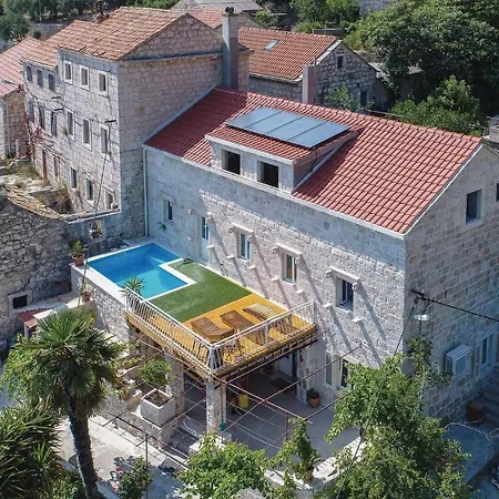 Casa de Férias Lovely Home In Orebic *